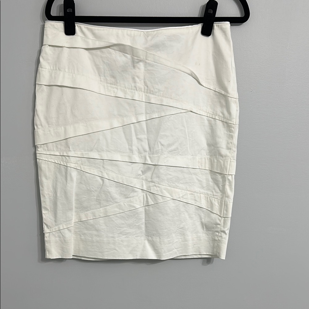 White House Black Market Textured White Pencil Skirt